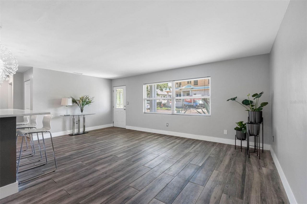 439 Capri Way Ne, Saint Petersburg, FL 33704 Photo