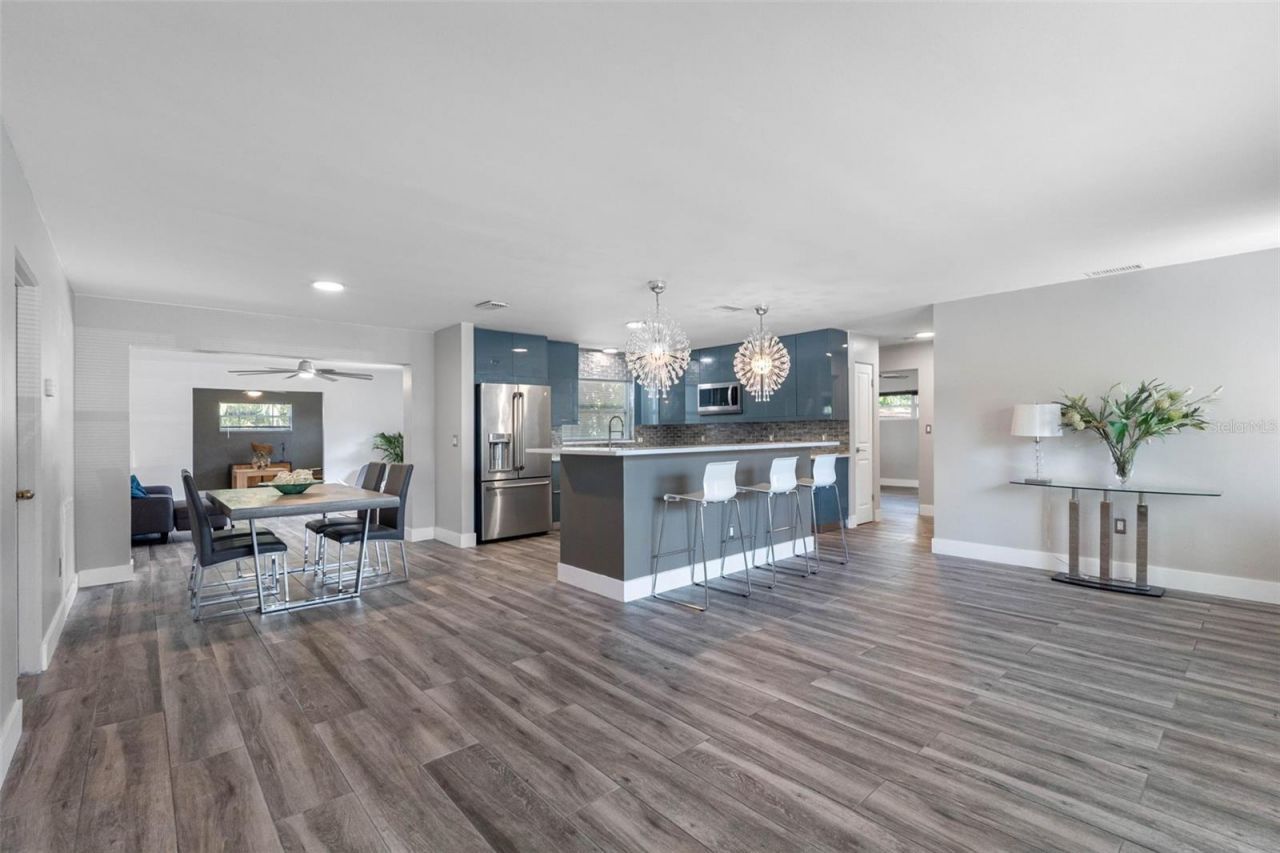 439 Capri Way Ne, Saint Petersburg, FL 33704 Photo