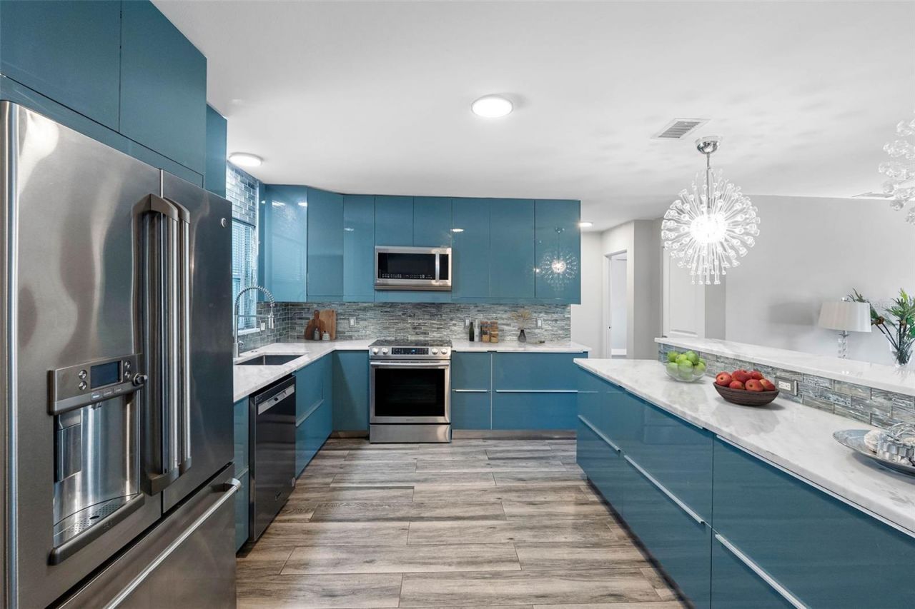 439 Capri Way Ne, Saint Petersburg, FL 33704 Photo