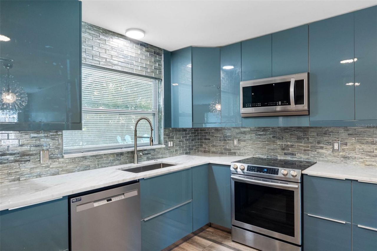 439 Capri Way Ne, Saint Petersburg, FL 33704 Photo