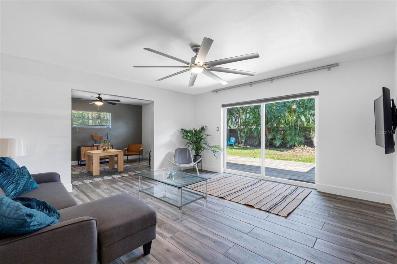 439 Capri Way Ne, Saint Petersburg, FL 33704 Photo