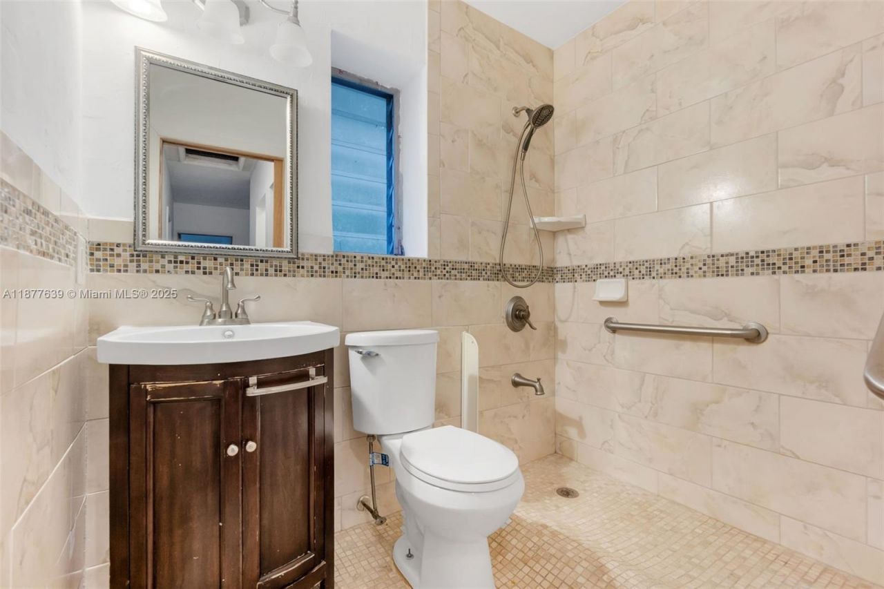 20400 NE 14th Ave, Miami, FL 33179 Photo