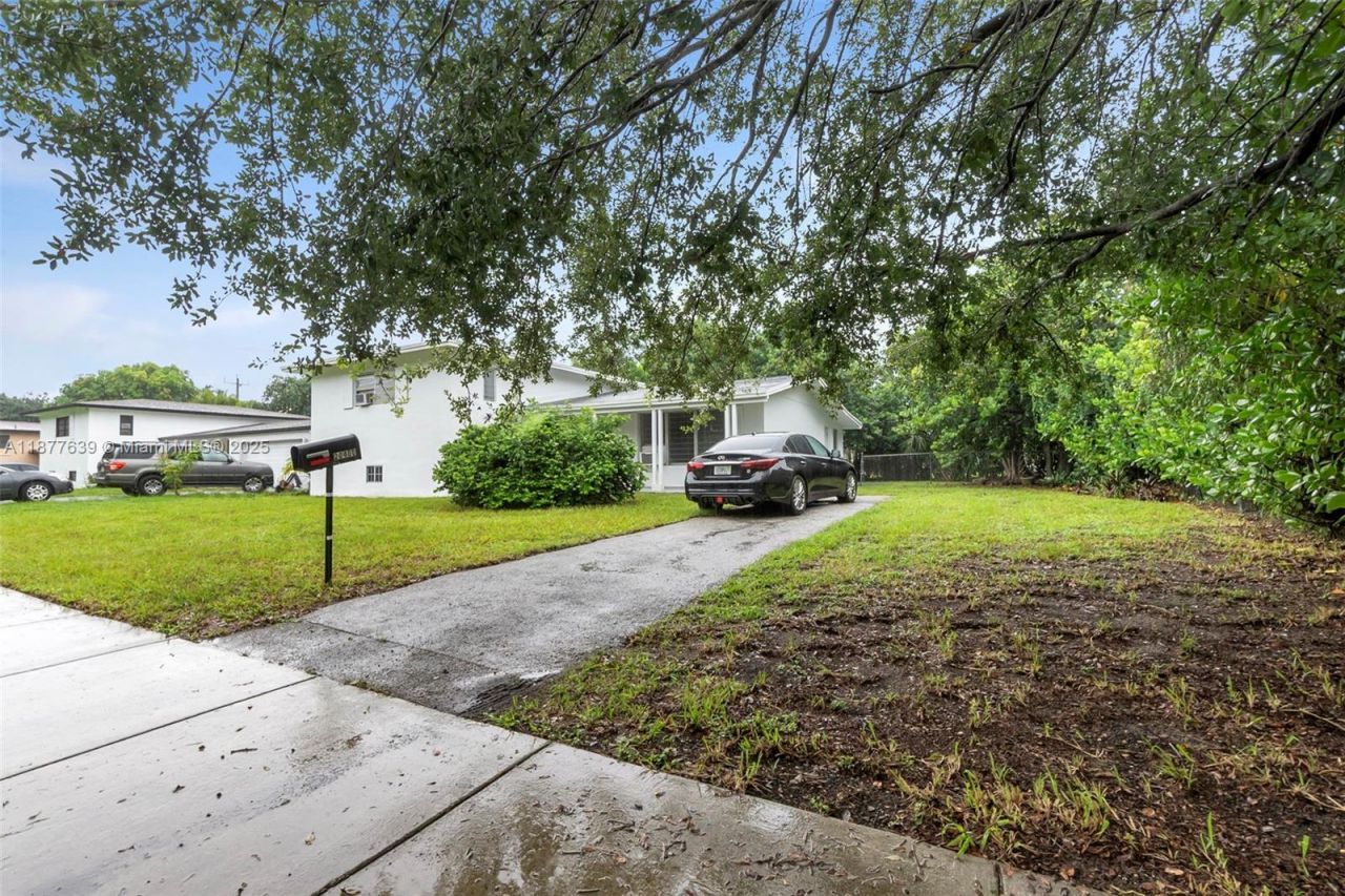 20400 NE 14th Ave, Miami, FL 33179 Photo