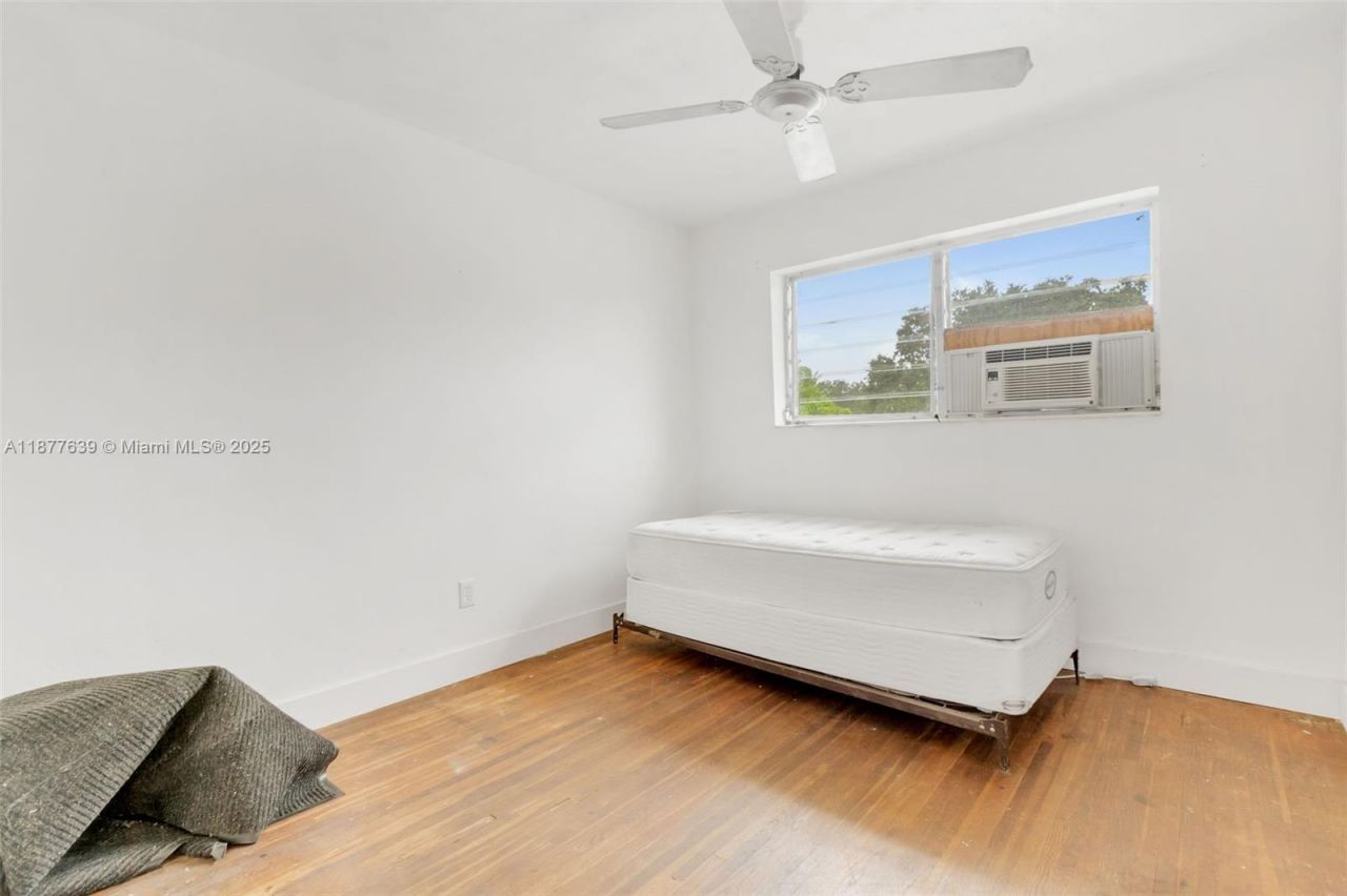 20400 NE 14th Ave, Miami, FL 33179 Photo