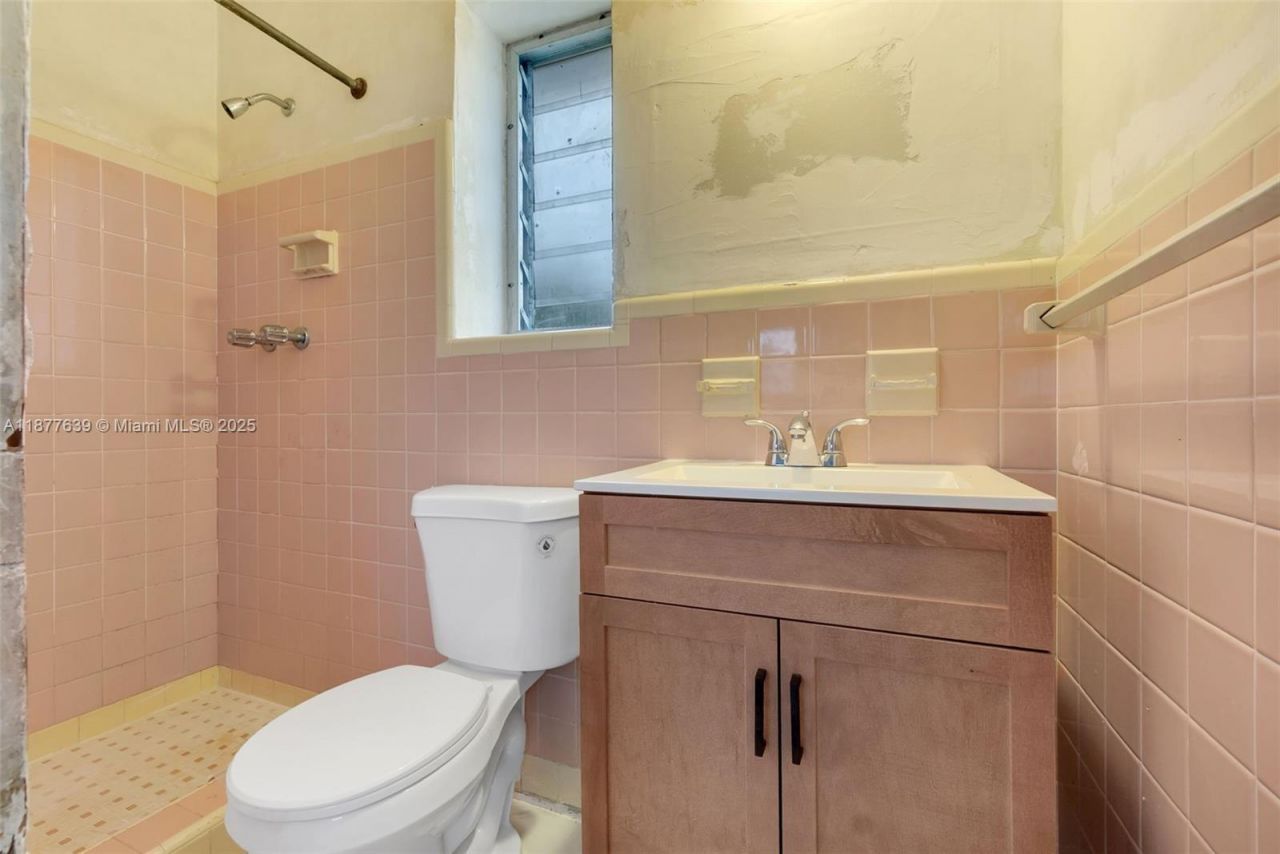 20400 NE 14th Ave, Miami, FL 33179 Photo