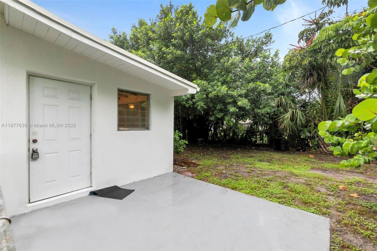 20400 NE 14th Ave, Miami, FL 33179 Photo