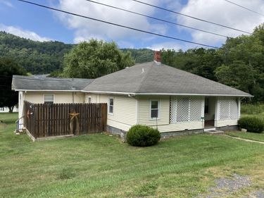 201 Forestry Rd, Hot Springs, VA 24445