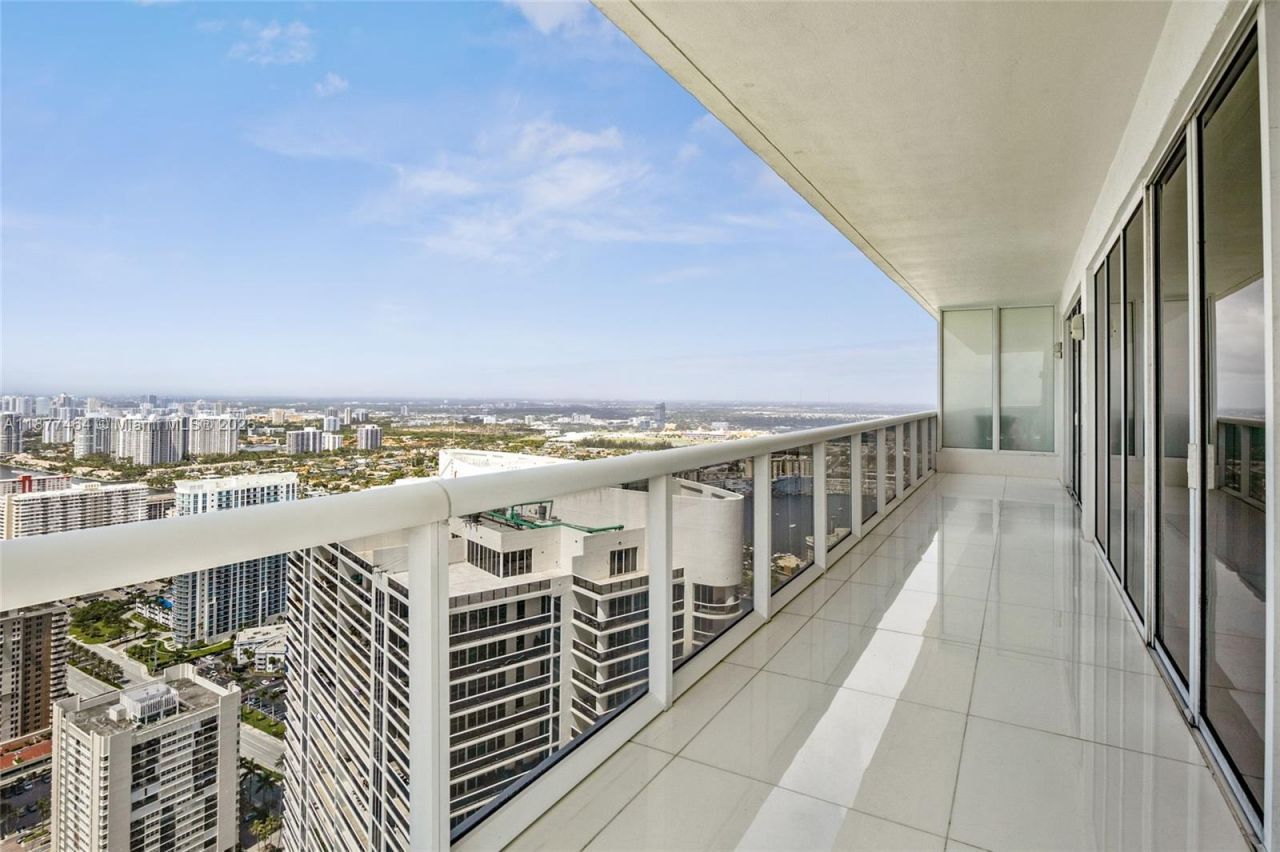 1830 S Ocean Dr, Unit PH5102, Hallandale Beach, FL 33009 Photo