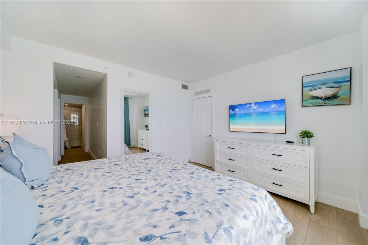 5601 Collins Ave, Unit 1011, Miami Beach, FL 33140 Photo