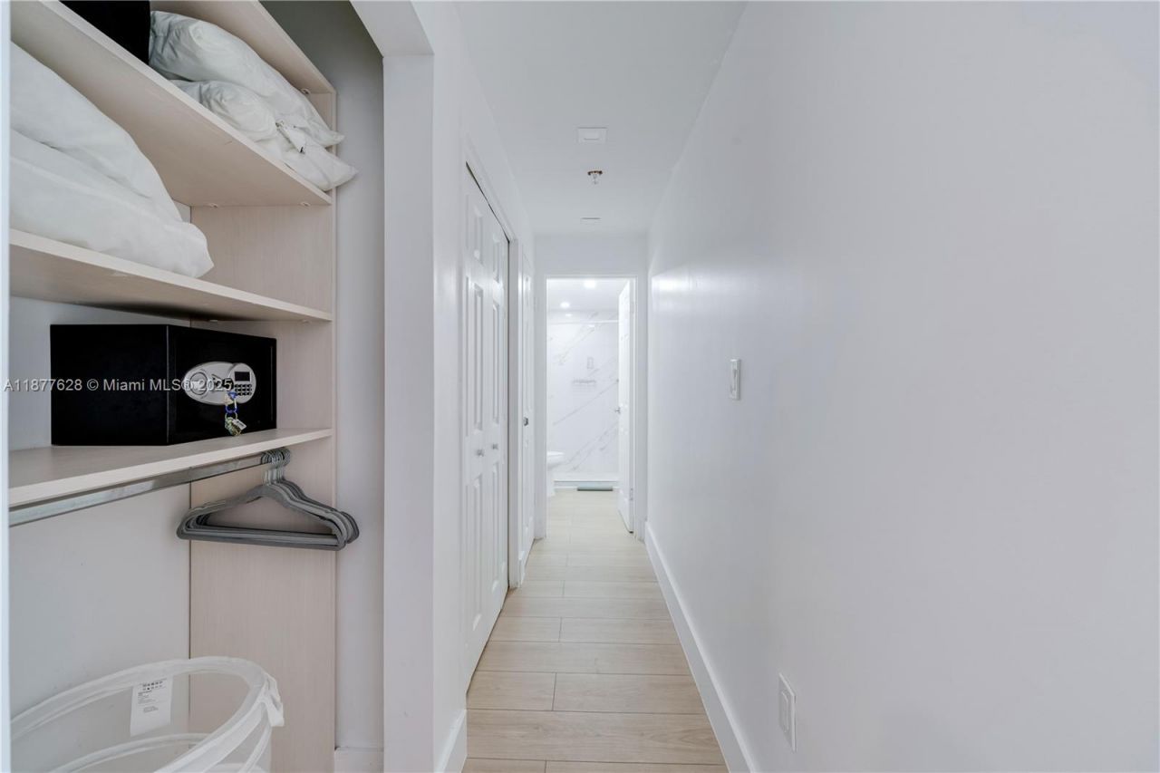 5601 Collins Ave, Unit 1011, Miami Beach, FL 33140 Photo