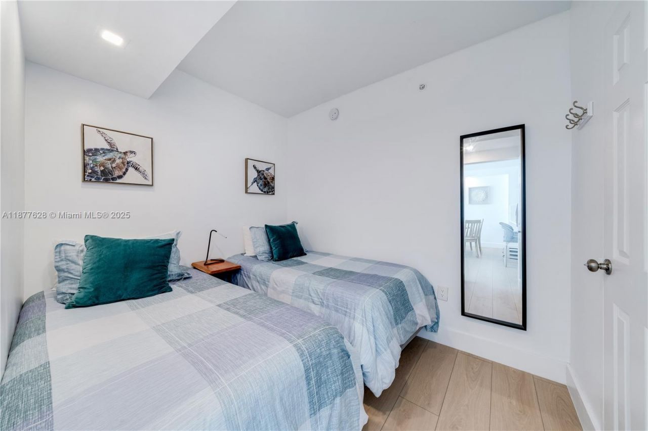 5601 Collins Ave, Unit 1011, Miami Beach, FL 33140 Photo