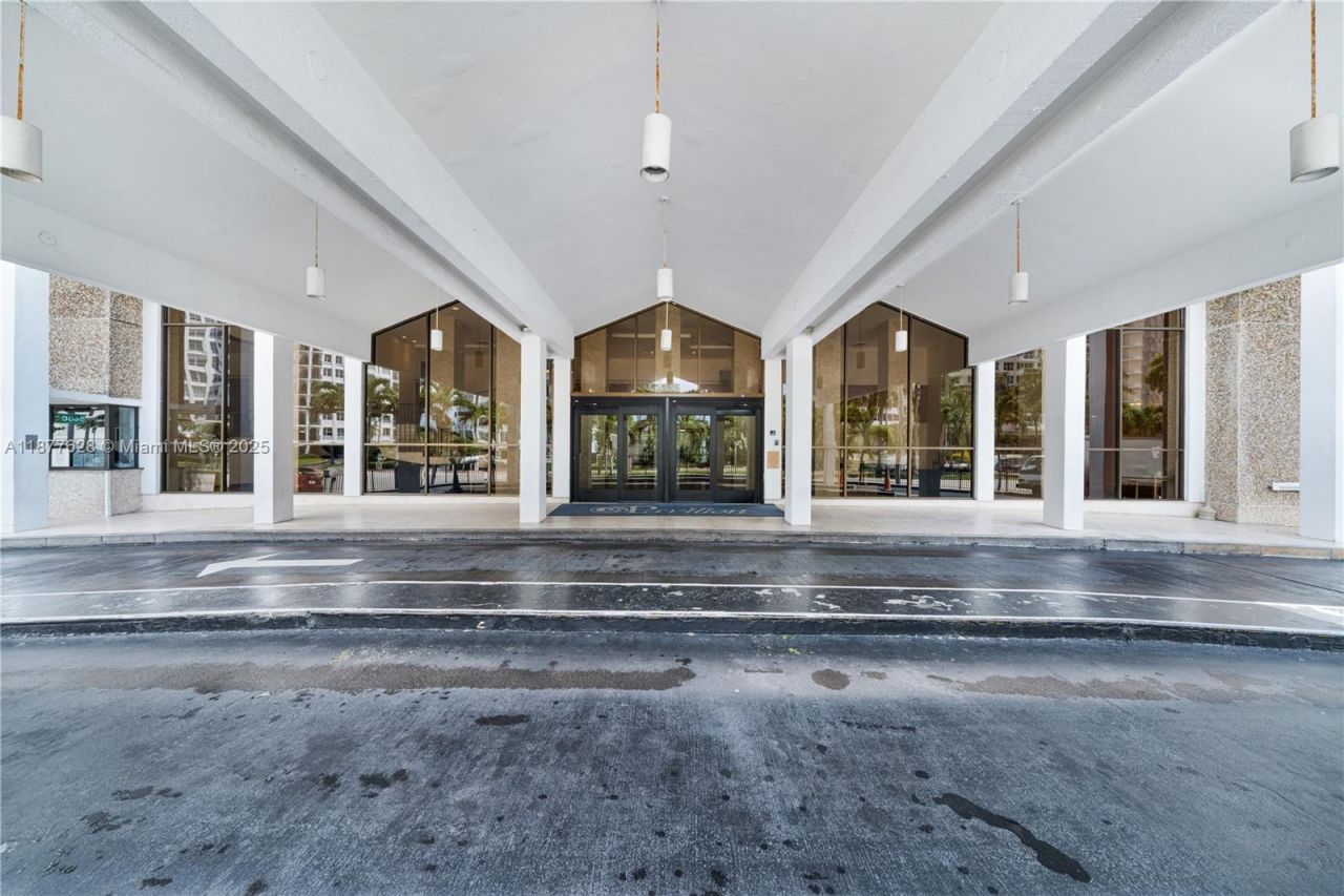 5601 Collins Ave, Unit 1011, Miami Beach, FL 33140 Photo