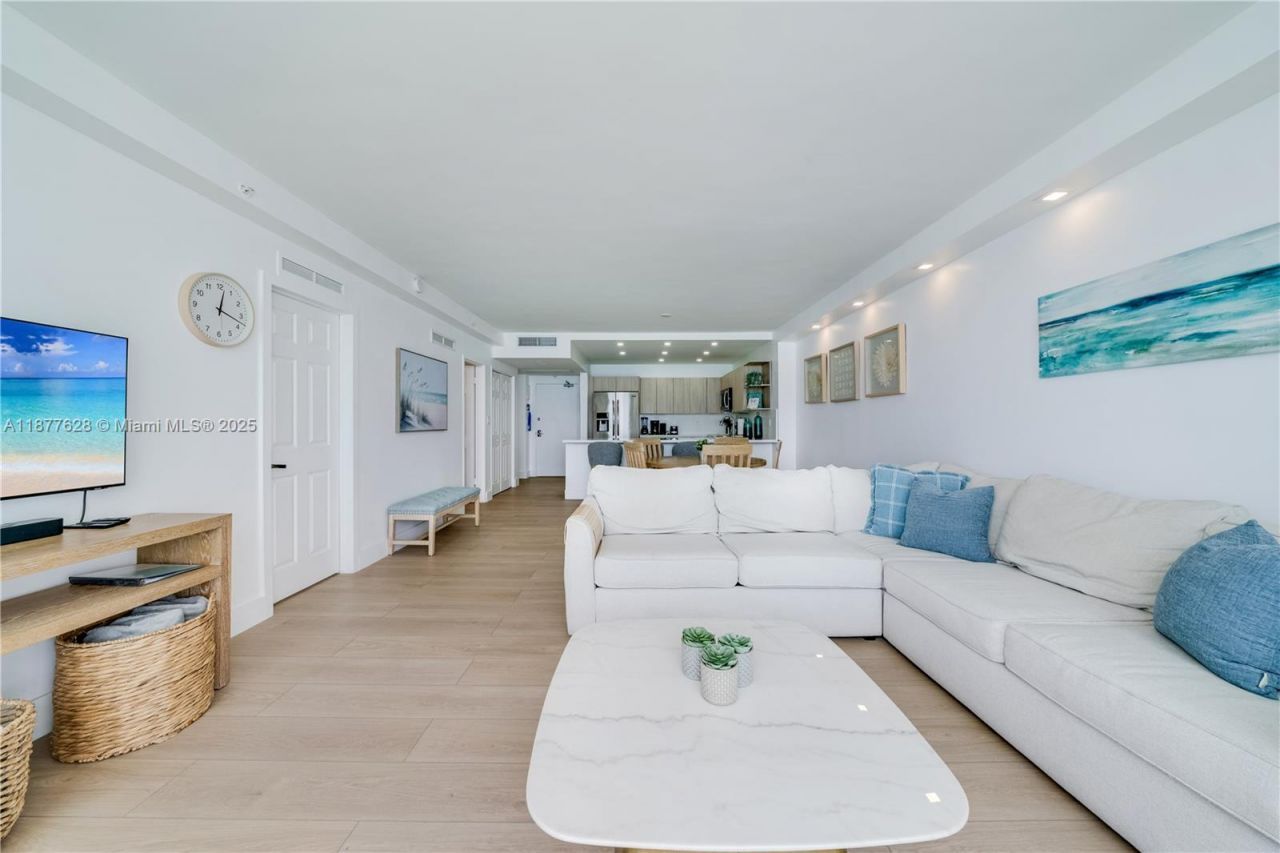 5601 Collins Ave, Unit 1011, Miami Beach, FL 33140 Photo