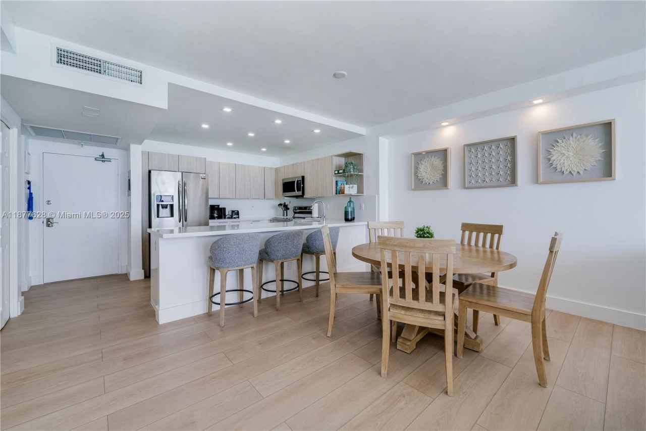 5601 Collins Ave, Unit 1011, Miami Beach, FL 33140 Photo