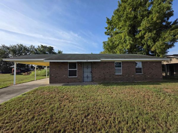 2608 S Belair Drive, Pine Bluff, AR 71601