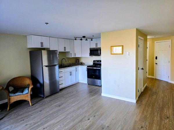 574 Main Street, Unit 111, Damariscotta, ME 04543