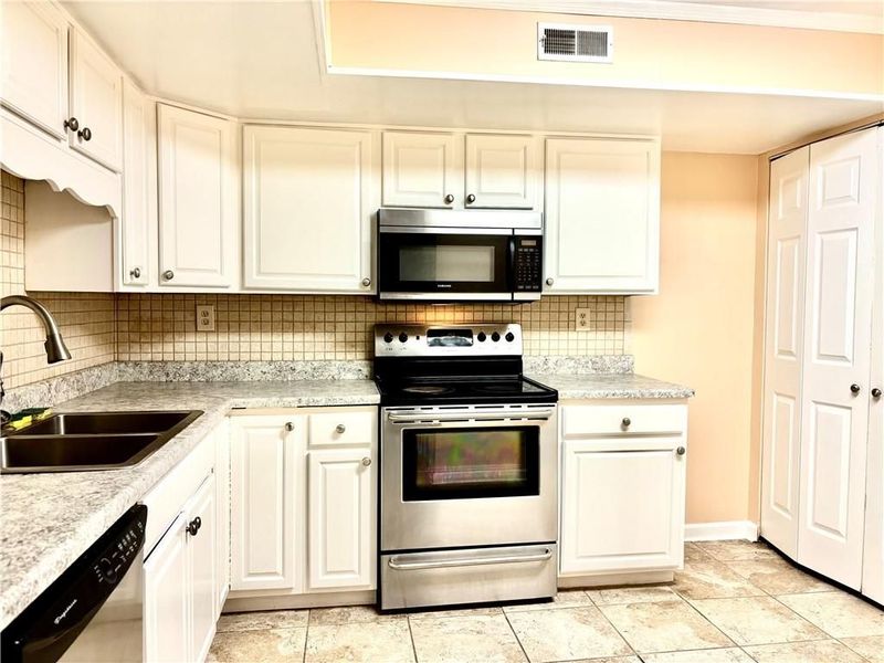 3316 Vanquil Trail, Dayton, OH 45449 Photo 11