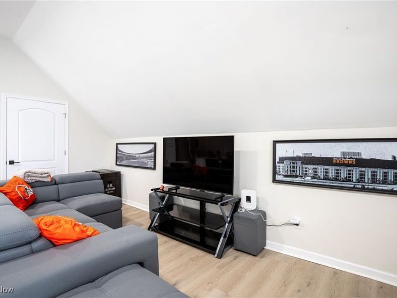 4911 Tillman Avenue, Cleveland, OH 44102 Photo 7