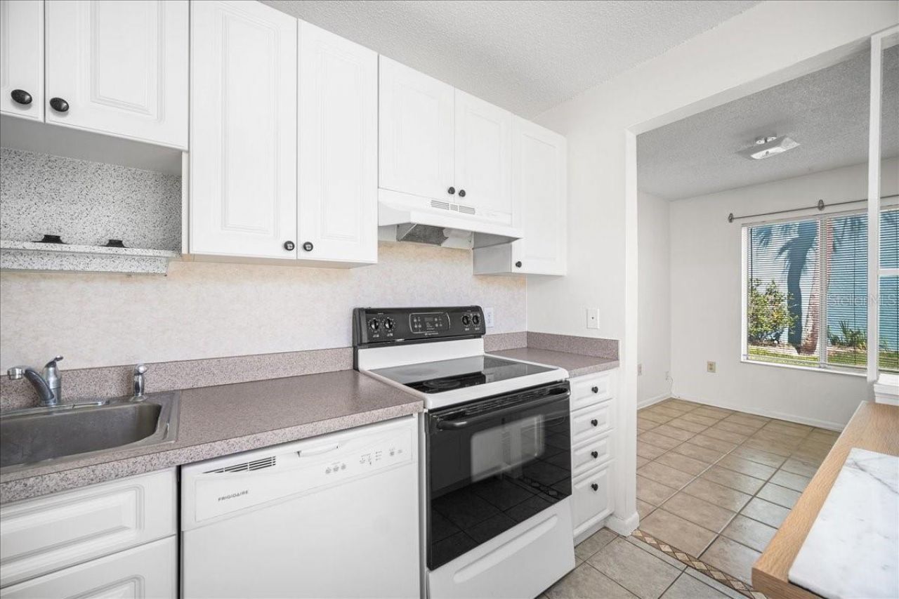 11401 3rd Street N, Unit 2, Saint Petersburg, FL 33716 Photo