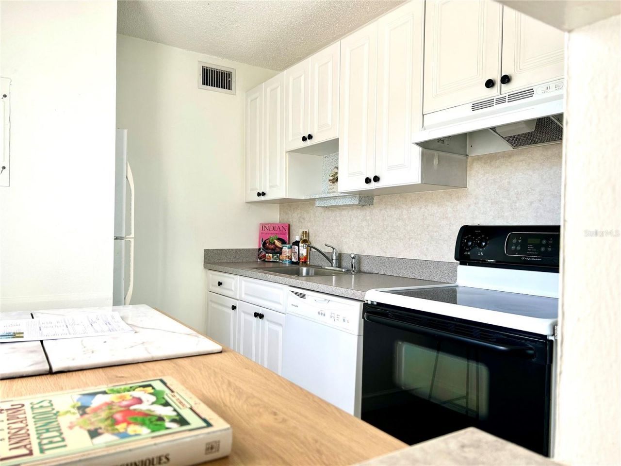 11401 3rd Street N, Unit 2, Saint Petersburg, FL 33716 Photo