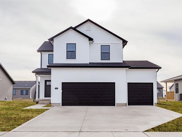 560 NW Atlas Lane, Waukee, IA 50263