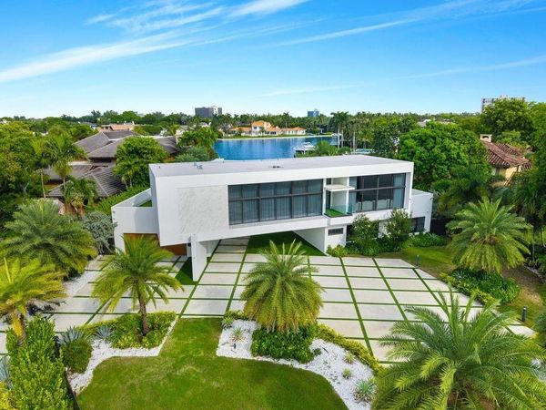 19 Gatehouse Road, Sea Ranch Lakes, FL 33308