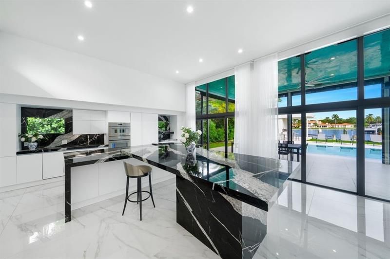 19 Gatehouse Rd, Sea Ranch Lakes, FL 33308 Photo