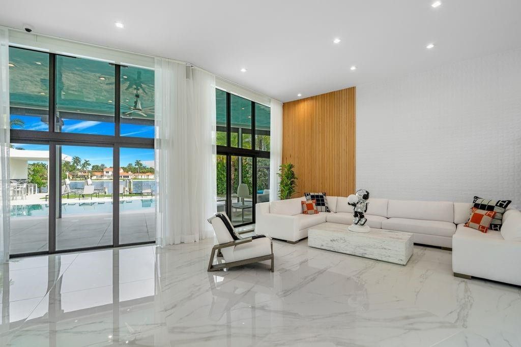 19 Gatehouse Road, Sea Ranch Lakes, FL 33308 Photo