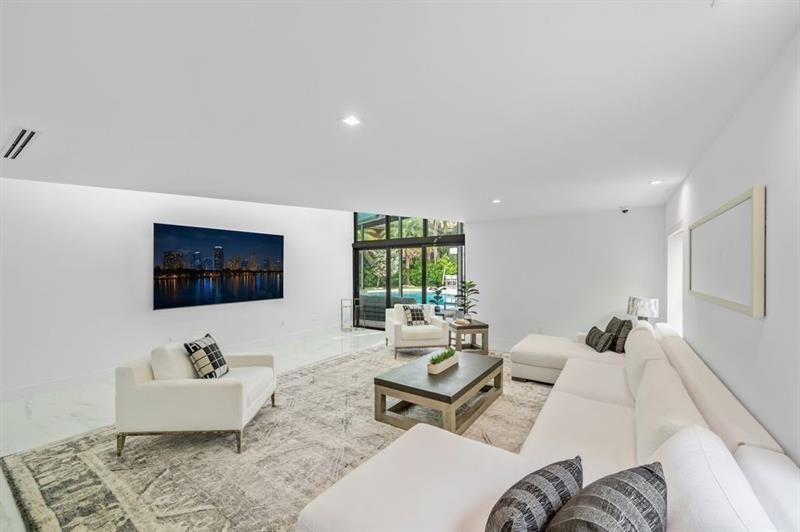 19 Gatehouse Rd, Sea Ranch Lakes, FL 33308 Photo