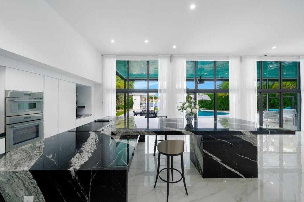 19 Gatehouse Road, Sea Ranch Lakes, FL 33308 Photo