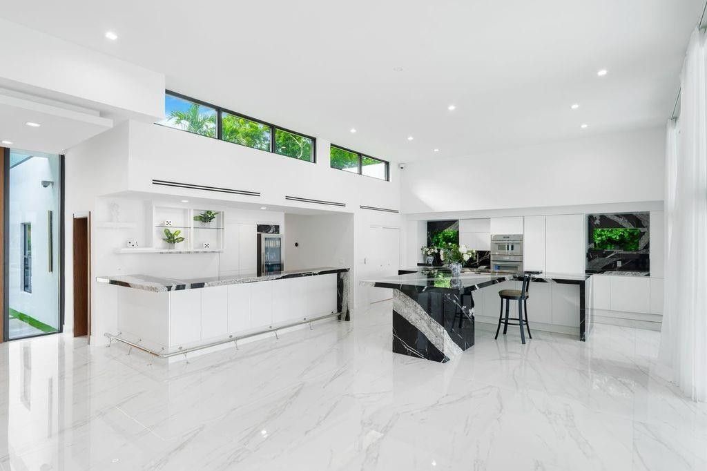 19 Gatehouse Road, Sea Ranch Lakes, FL 33308 Photo