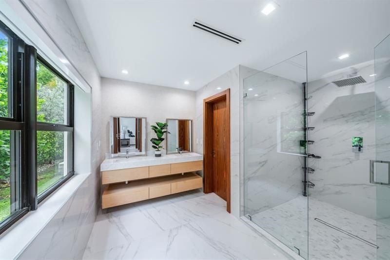 19 Gatehouse Rd, Sea Ranch Lakes, FL 33308 Photo