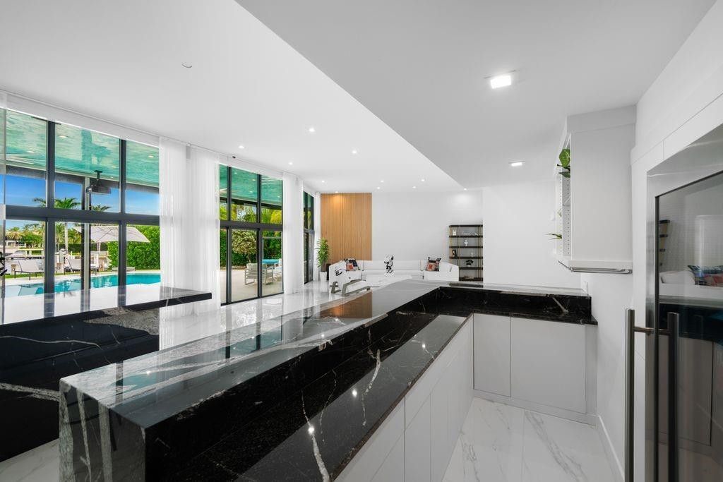 19 Gatehouse Road, Sea Ranch Lakes, FL 33308 Photo