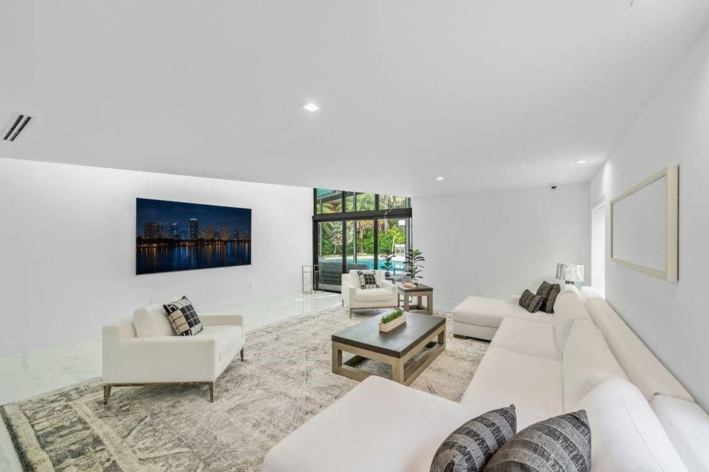 19 Gatehouse Road, Sea Ranch Lakes, FL 33308 Photo
