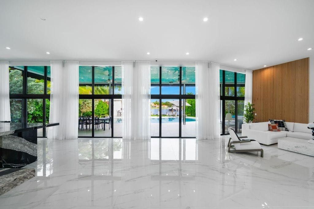 19 Gatehouse Road, Sea Ranch Lakes, FL 33308 Photo