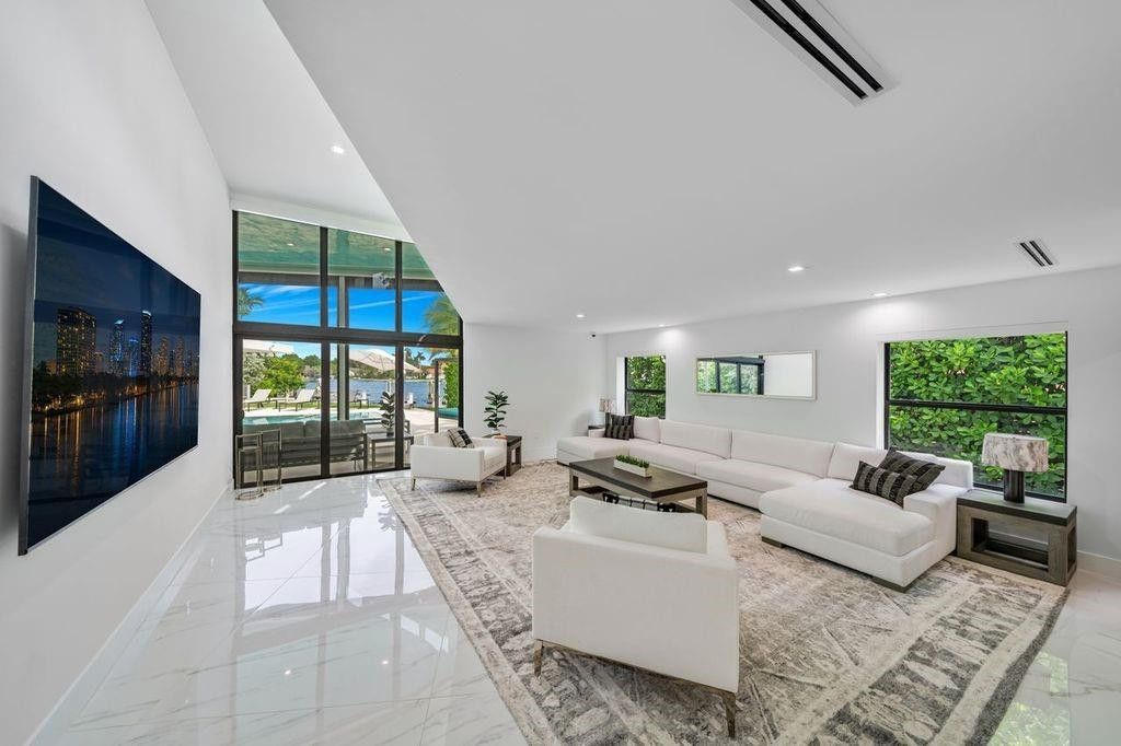 19 Gatehouse Road, Sea Ranch Lakes, FL 33308 Photo