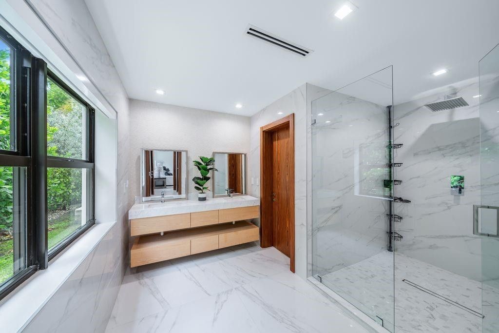 19 Gatehouse Road, Sea Ranch Lakes, FL 33308 Photo