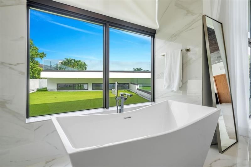 19 Gatehouse Rd, Sea Ranch Lakes, FL 33308 Photo