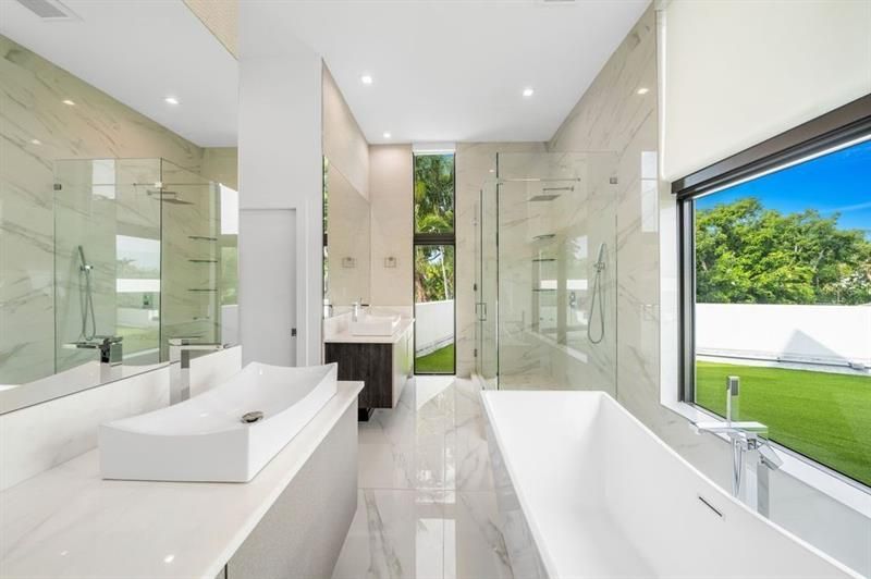 19 Gatehouse Rd, Sea Ranch Lakes, FL 33308 Photo