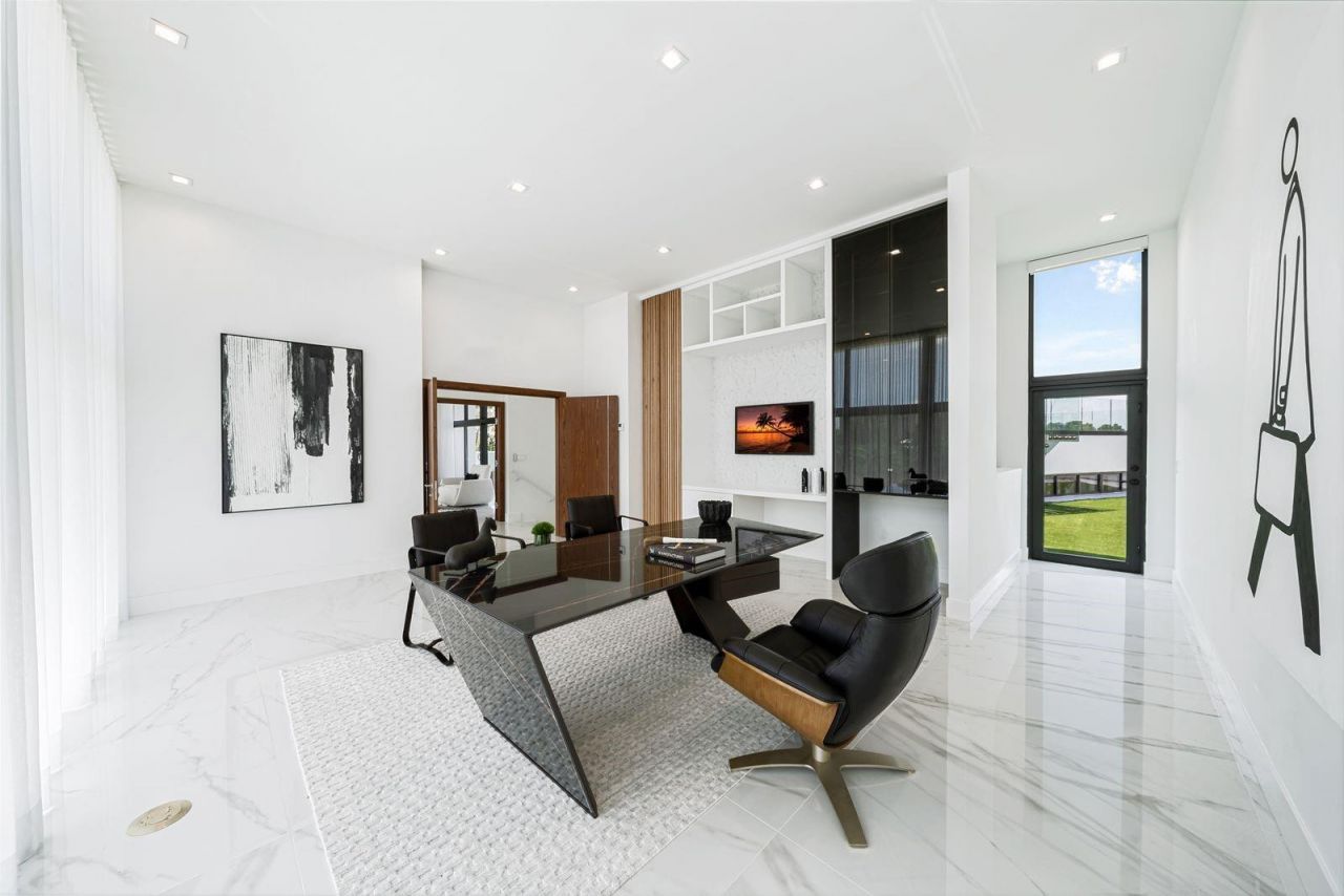 19 Gatehouse Road, Sea Ranch Lakes, FL 33308 Photo