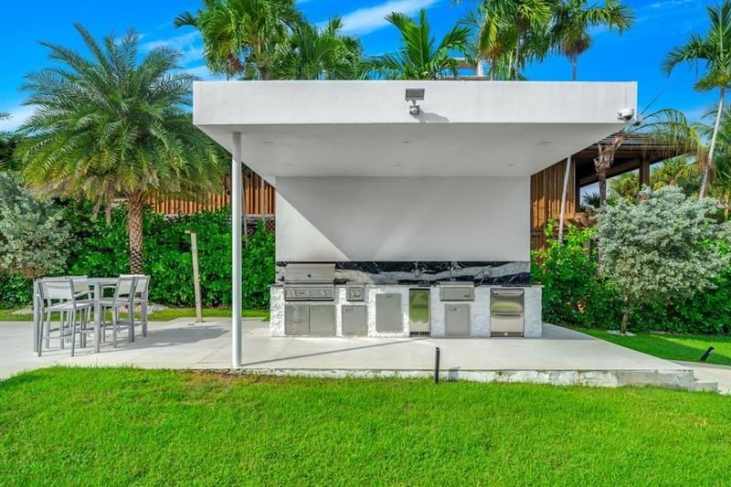 19 Gatehouse Rd, Sea Ranch Lakes, FL 33308 Photo