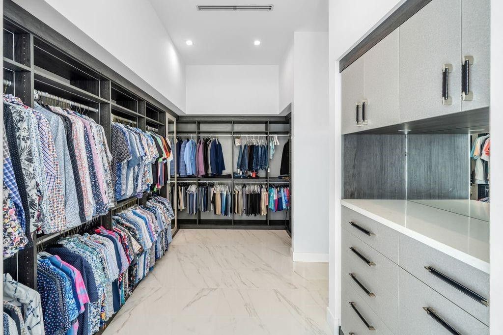 19 Gatehouse Road, Sea Ranch Lakes, FL 33308 Photo