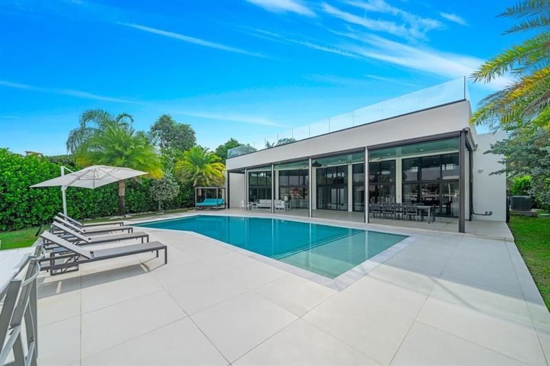 19 Gatehouse Rd, Sea Ranch Lakes, FL 33308 Photo