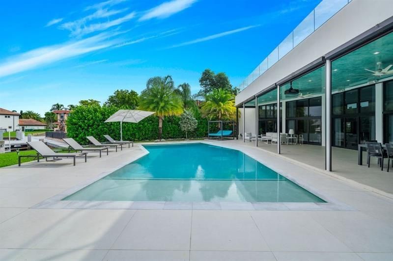 19 Gatehouse Rd, Sea Ranch Lakes, FL 33308 Photo