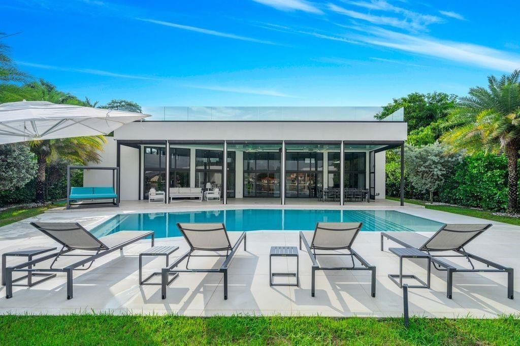 19 Gatehouse Road, Sea Ranch Lakes, FL 33308 Photo