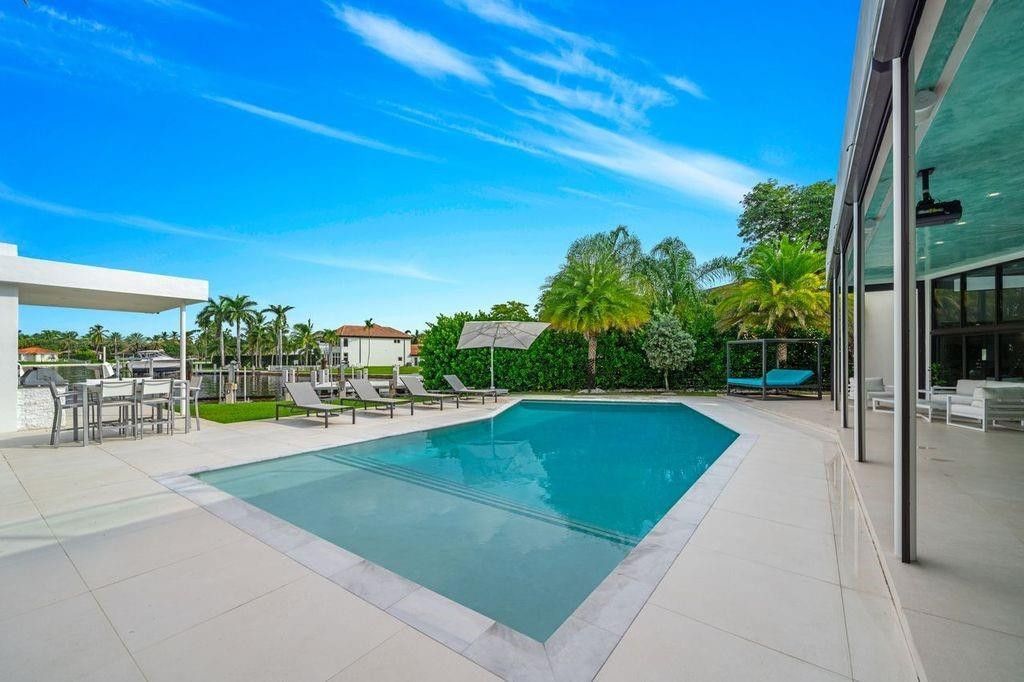 19 Gatehouse Road, Sea Ranch Lakes, FL 33308 Photo