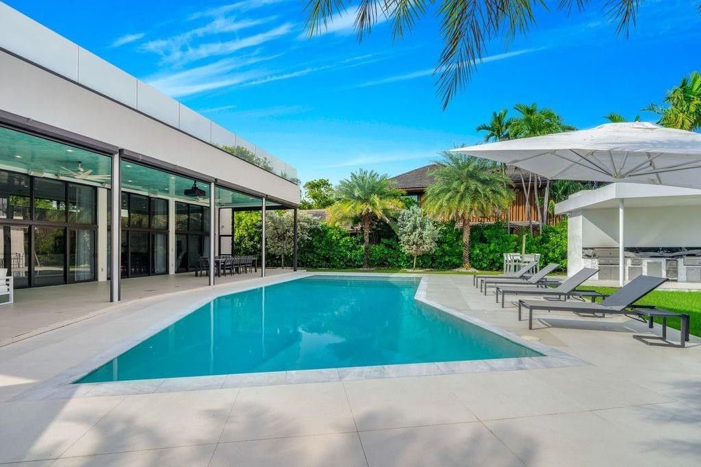 19 Gatehouse Road, Sea Ranch Lakes, FL 33308 Photo