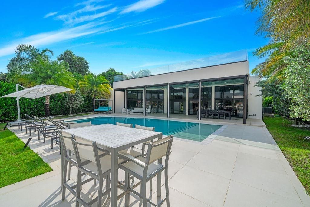 19 Gatehouse Road, Sea Ranch Lakes, FL 33308 Photo