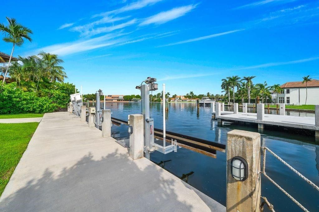 19 Gatehouse Road, Sea Ranch Lakes, FL 33308 Photo