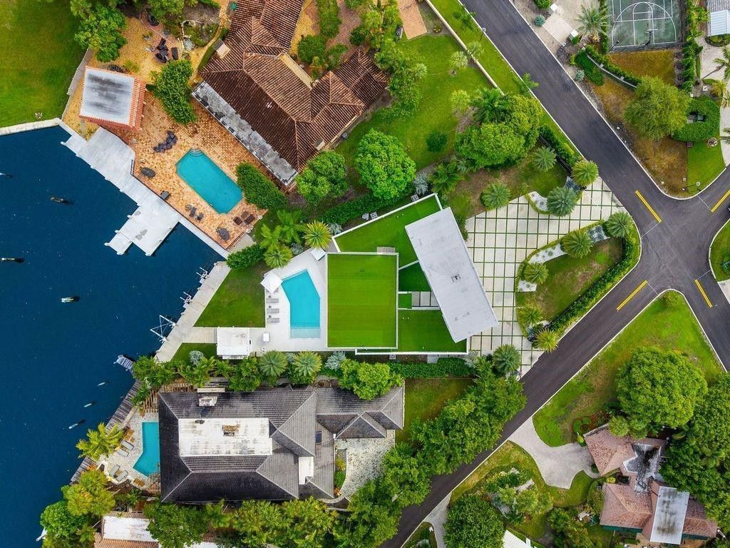 19 Gatehouse Road, Sea Ranch Lakes, FL 33308 Photo